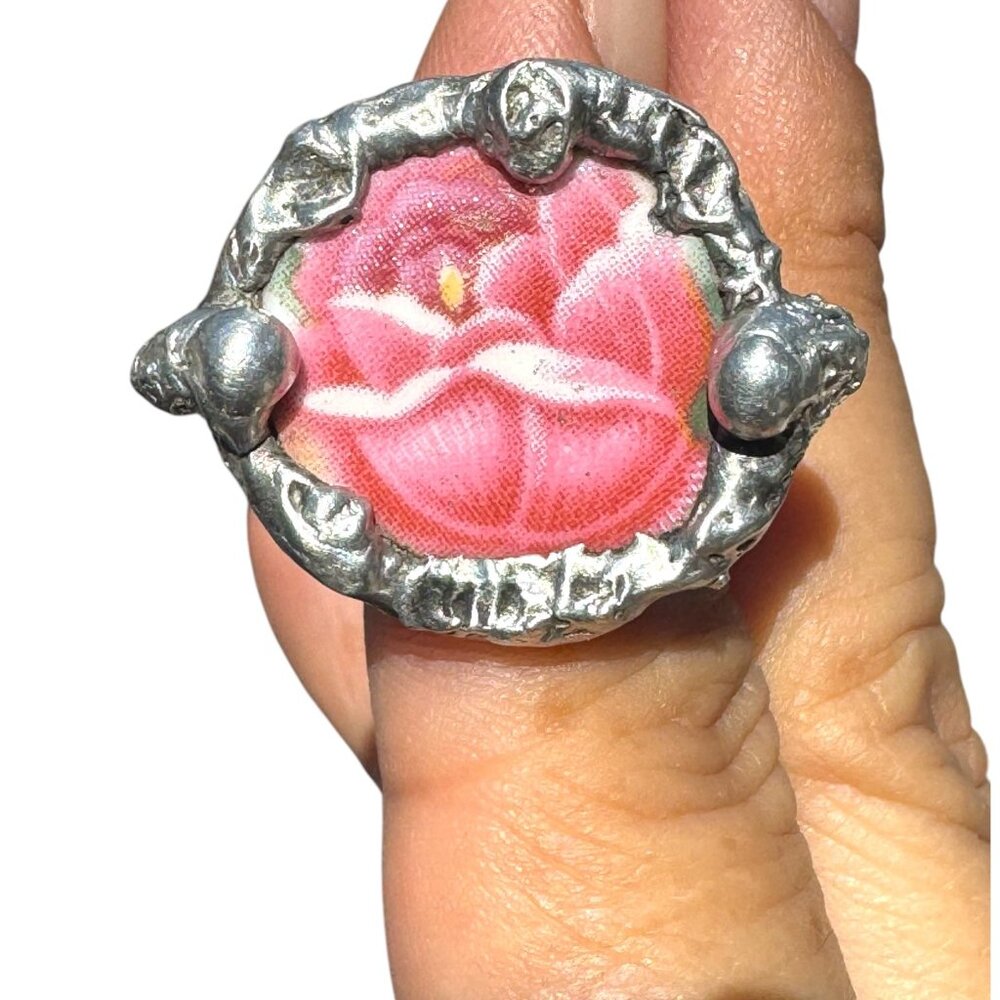 Broken China Ring - Vintage Floral with Silver Spoon Band & Brutalist Metalwork - Picture 11 of 15